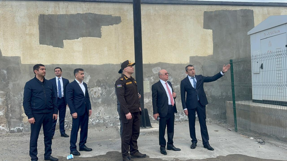 Nazir Kəmaləddin Heydərov Lökbatan qəsəbəsində yerləşən anbarda baş vermiş yanğın yerində olub (video, foto)